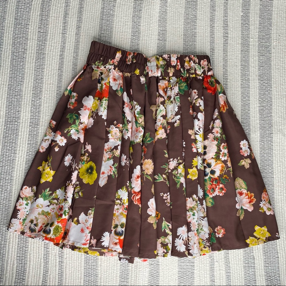 Princess Vera Wang floral pleat skirt
